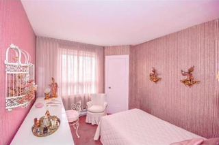 Illustration for article titled This House Hasn't Been Redecorated Since The 60s And It's For Sale